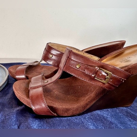 NINE WEST - Women’s Slip-on Wedge Sandler Sz 7.5 - BROWN - Picture 5 of 15